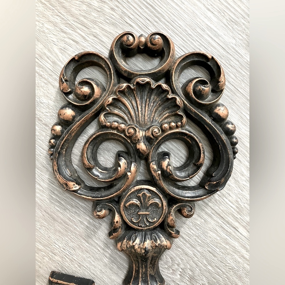 Vintage Syroco / Dart Gold Skelton Key Wall Decor Set Of 2 Lion Fleur De Lis - Picture 8 of 11